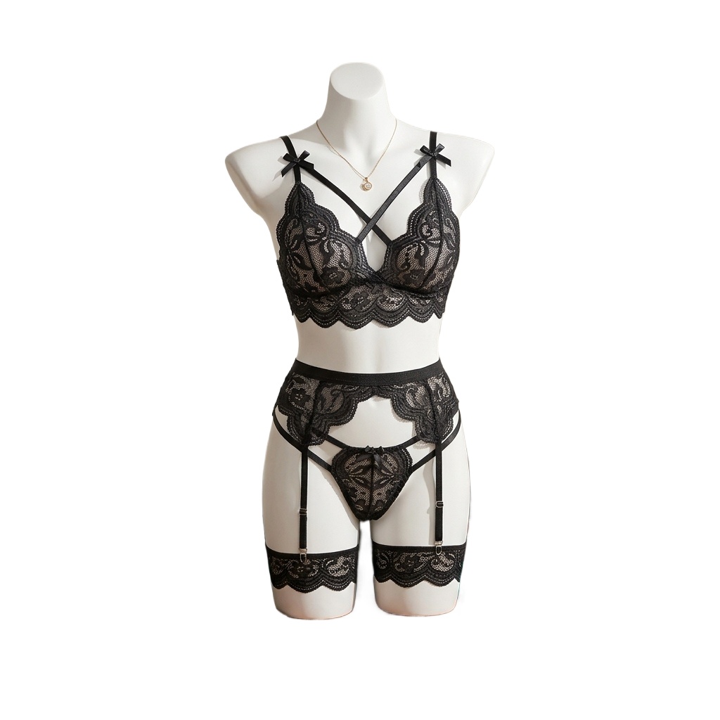 Garter Belt Set - 女性用、花柄レースのランジェリーセット。ストラップとパンティー、ガーターベルト、レッグリングが付いた4点セット。ロマンチックな夜を演出するエキゾチックなナイトウェア。